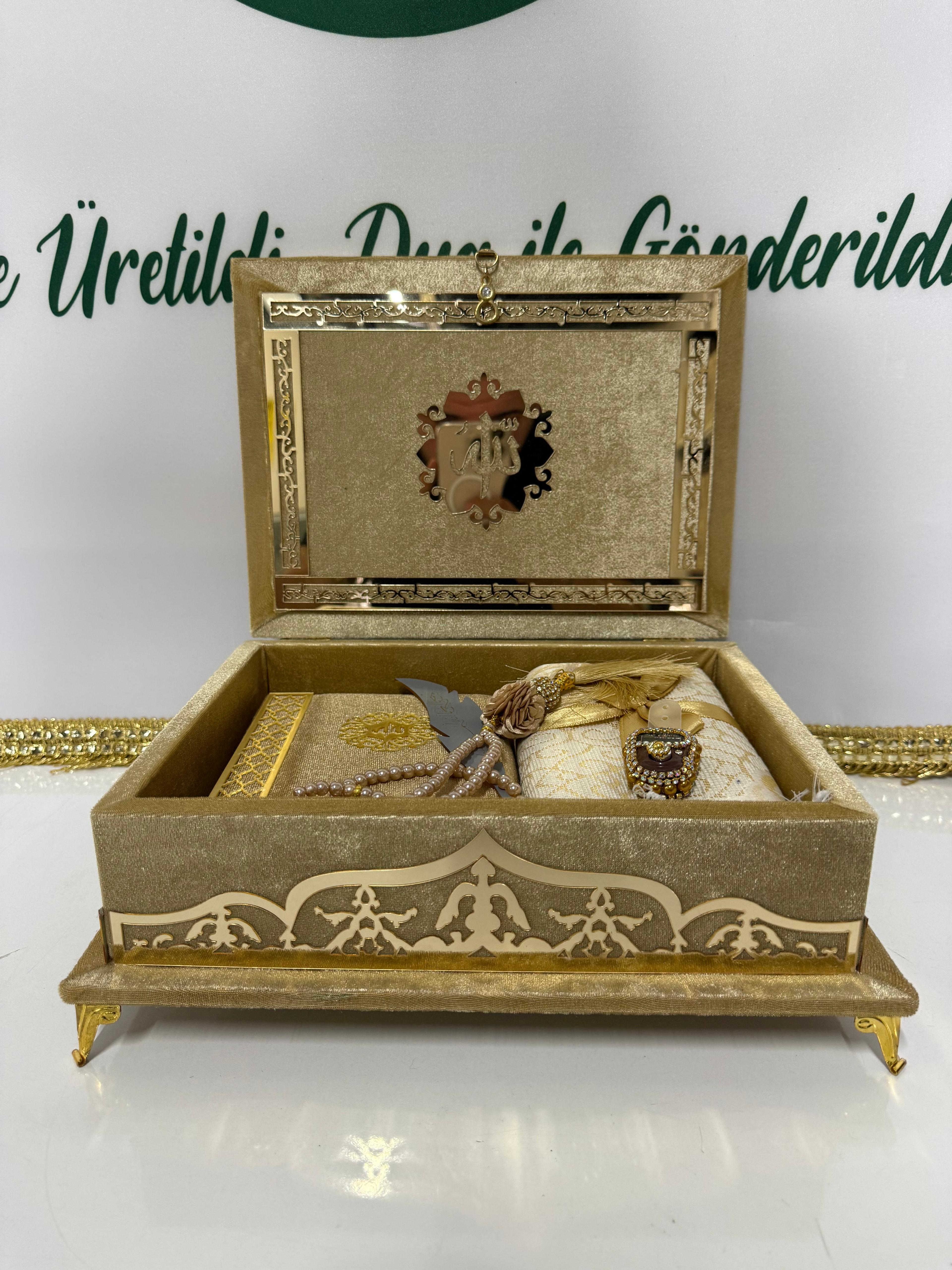 Saray Koleksiyonu – Kadife Sandık Kur’an-ı Kerim ve Hediye Seti