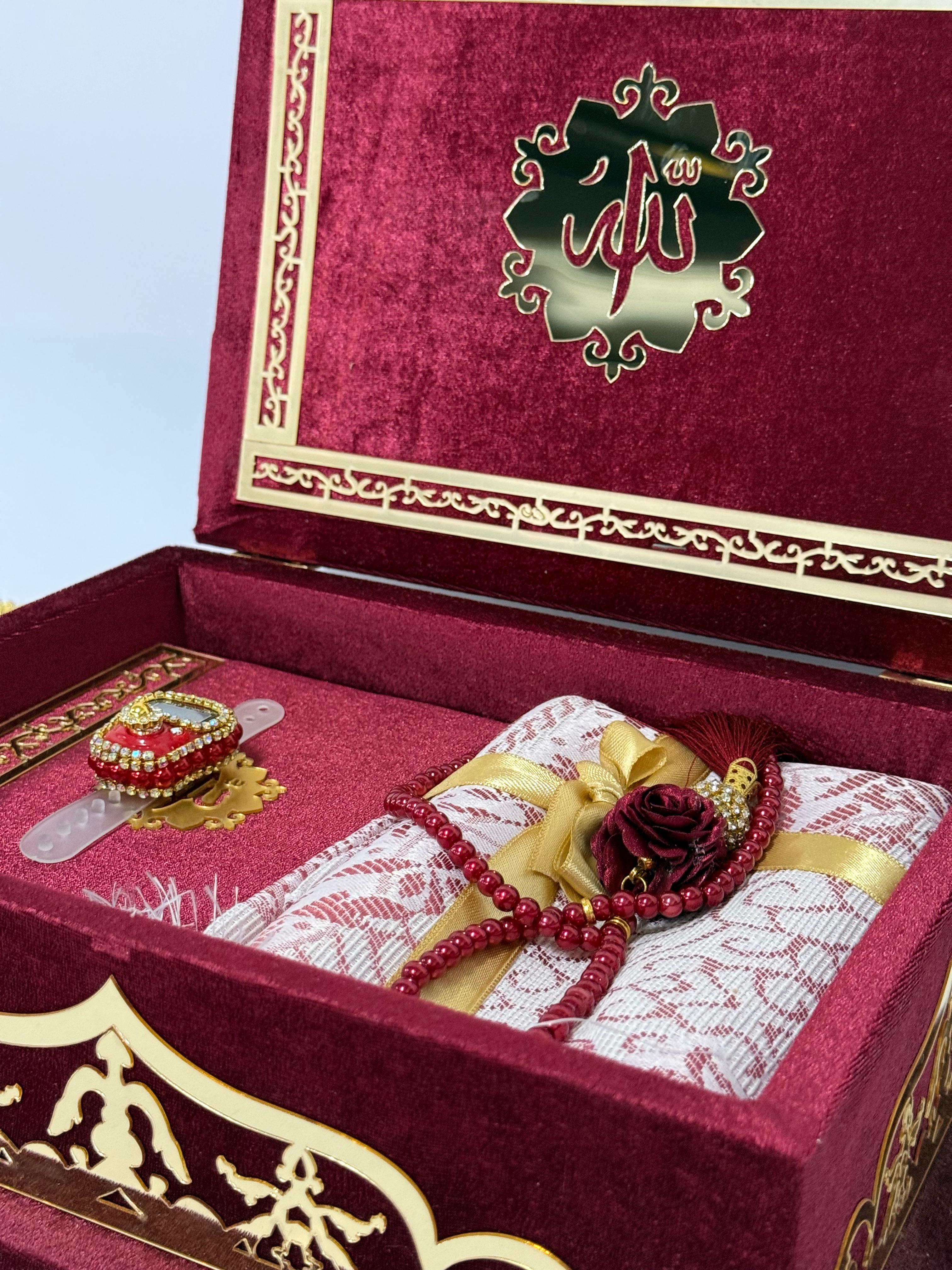 Saray Koleksiyonu – Kadife Sandık Kur’an-ı Kerim ve Hediye Seti