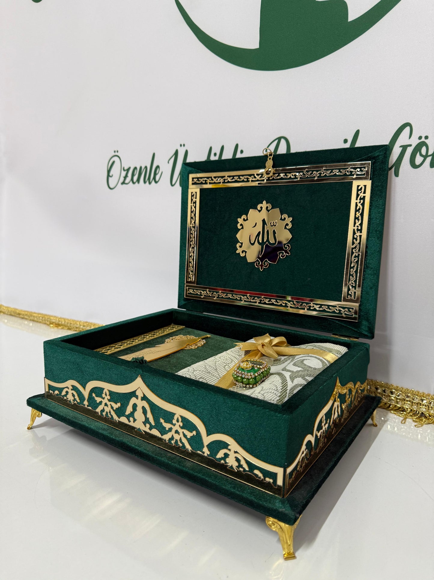 Saray Koleksiyonu – Kadife Sandık Kur’an-ı Kerim ve Hediye Seti
