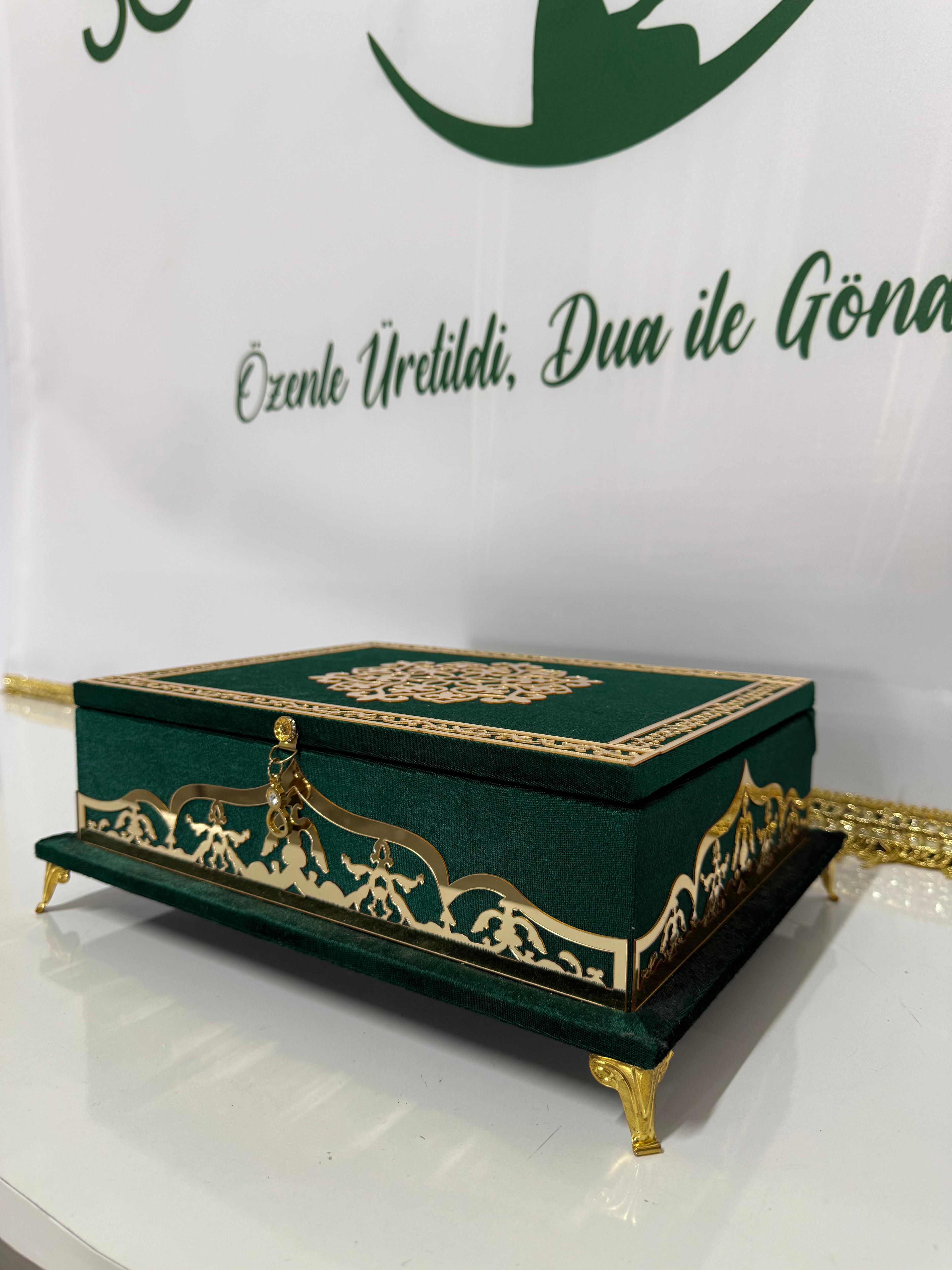 Saray Koleksiyonu – Kadife Sandık Kur’an-ı Kerim ve Hediye Seti
