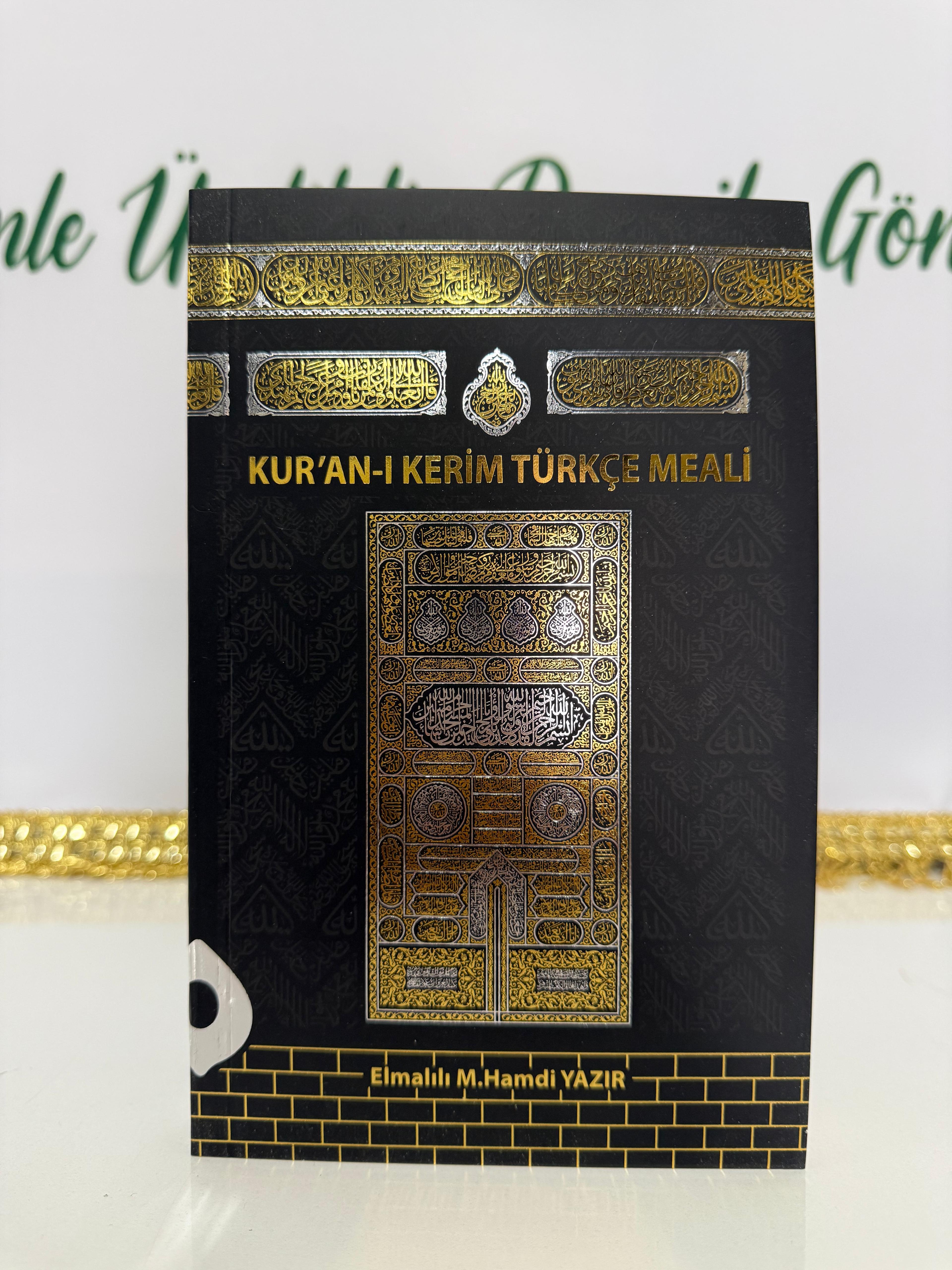 Kâbe Kapısı Tasarımlı Türkçe Mealli Kur’ân-ı Kerim”  Alternatif olarak daha kısa: