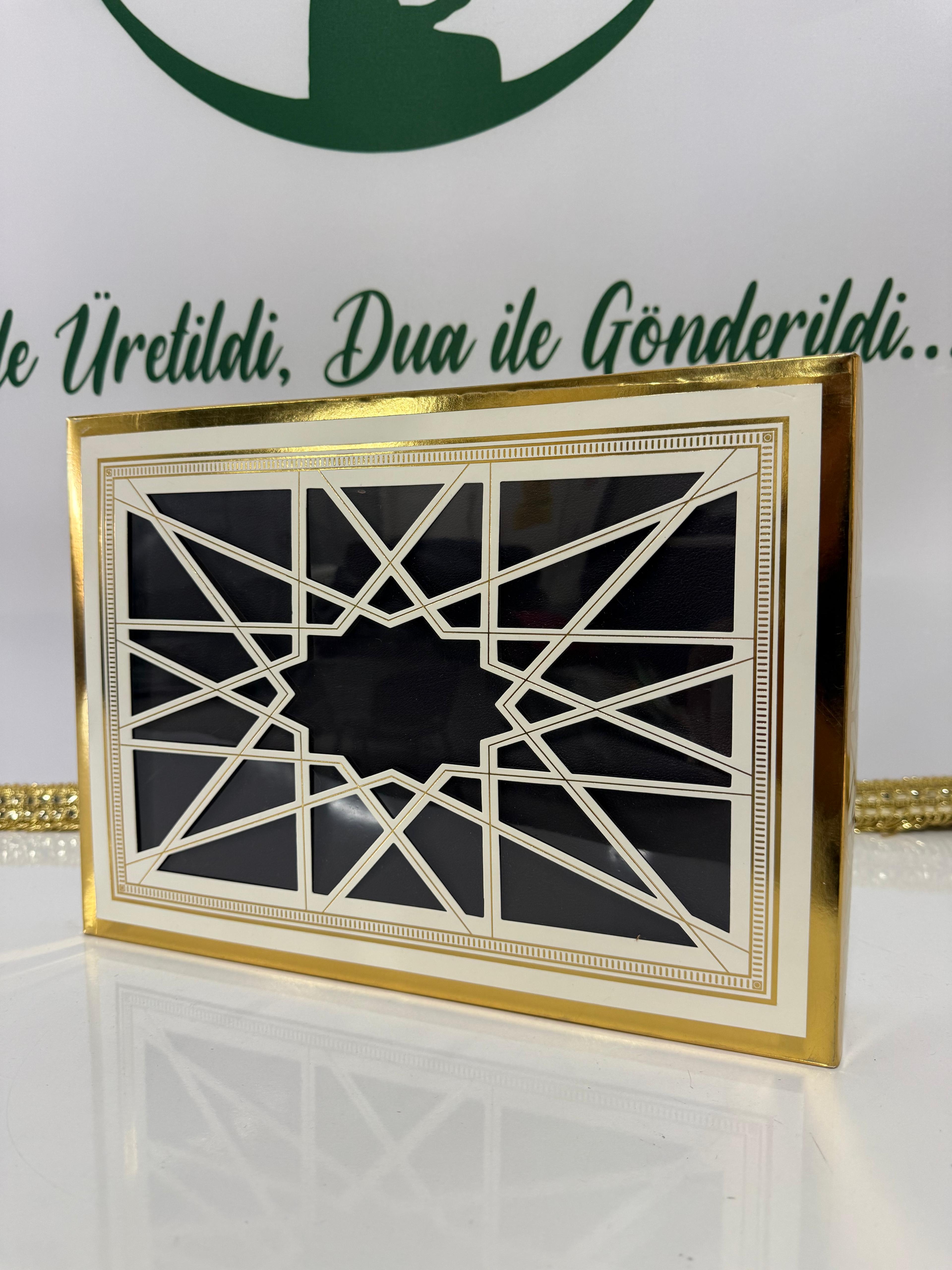 Zerafet – Hediye Kutulu Deri Seccade